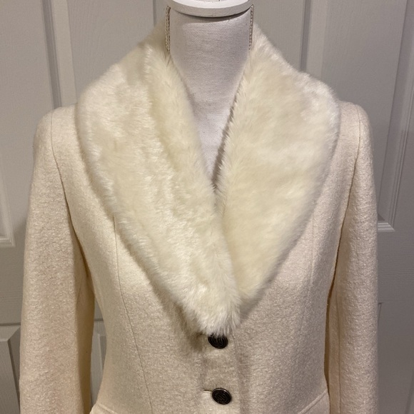 Talbots cream jacket with removal faux fur collar - Picture 3 of 7